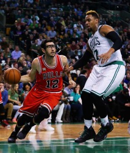 Kirk Hinrich No.12 of the Chicago Bulls drives against Jared Sullinger No.7 of the Boston Celtics during the second half at TD Garden on Thursday in Boston, Massachusetts. AFP PHOTO