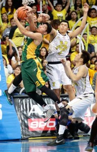 GO FOR BROKE Mac Bello No.12 of Far Eastern University grabs the rebound against Kevin Ferrer, No.7 of University of Sto. Tomas during Game 3 of the UAAP men’s basketball finals at Mall of Asia Arena in Pasay City on Wednesday. PHOTO BY CZEASAR DANCEL