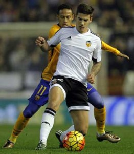 Barcelona’s Brazilian forward Neymar (left) vies with Valencia’s forward Santi Mina during the Spanish league football match Valencia CF vs FC Barcelona at the Mestalla stadium in Valencia. AFP PHOTO