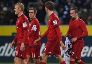 Bayern Munich’s French midfielder Franck Ribery (right) and teammates leave the field after the German first division Bundesliga football match Moenchengladbach vs Bayern Munich in Moenchengladbach. AFP PHOTO