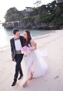 The groom is a beach-lover, which is why his grandmother and mom decided to organize a Boracay wedding; Keith and Winni flew in for just a couple of weeks from California exchange vows in front of family