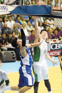 De La Salle University’s Jeron Teng (21) blocks the shot of Ateneo de Manila University’s Kiefer Ravena (15) during a University Athletic Association of the Philippines Season 78 men’s basketball game at the Araneta Coliseum. PHOTO BY RUSSELL PALMA