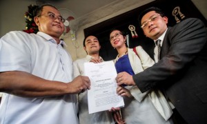 GRACE NOTES Sen. Grace Poe’s lawyers (from left) Dino Tamayo, Justin Mendoza, Sandra Magalang and George Garcia show a copy of the petition they filed with the Supreme Court. PHOTO BY DJ DIOSINA 