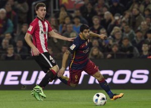 Barcelona’s Uruguayan forward Luis Suarez (right) vies with Athletic Bilbao’s French defender Aymeric Laporte during the Spanish Copa del Rey (King’s Cup) quarterfinals second leg football match FC Barcelona vs Athletic Club de Bilbao at Camp Nou stadium in Barcelona on Thursday. AFP PHOTO