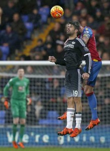 Crystal Palace’s Welsh goalkeeper Wayne Hennessey (left) watches as Crystal Palace’s Irish defender Damien Delaney (right) vies with Chelsea’s Brazilian-born Spanish striker Diego Costa during the English Premier League football match between Crystal Palace and Chelsea at Selhurst Park in south London on Monday. AFP PHOTO