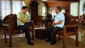 GMA Network’s Mike Enriquez conducts a ‘job interview’ for presidential aspirant, Vice President Jojo Binay