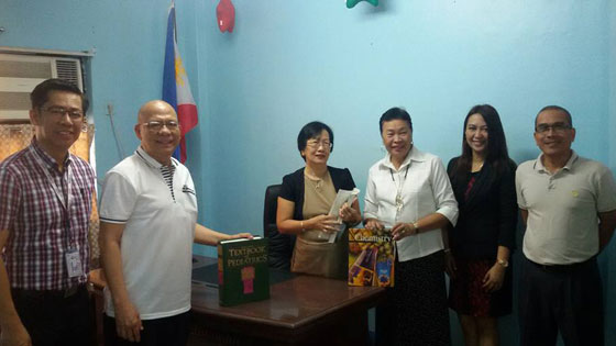  The Manila Times College of Subic (TMTCS) turns over books to the James L. Gordon Integrated School in Olongapo on Tuesday. The books were donated by C&E Foundation and DIWA Publishing. In photo are TMTCS officials led by President Isagani R. Cruz and Executive Vice President Icel Bagabaldo Gutierrez with officials of the Department of Education (DepEd)- Olongapo led by Schools Division Superintendent Bernadette Tamayo.  AGENDA 