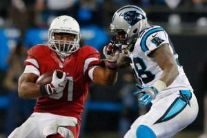 David Johnson No.31 of the Arizona Cardinals runs with the ball in the first half as Thomas Davis No.58 of the Carolina Panthers defends him during the NFC Championship Game at Bank of America Stadium on Monday in Charlotte, North Carolina. AFP PHOTO