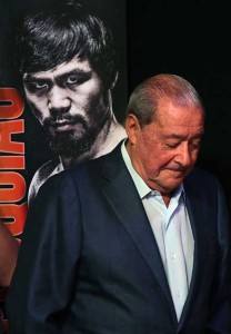 NEVER SAY NEVER!  Top Rank Founder and CEO Bob Arum waits to introduce WBO welterweight champion Manny Pacquiao at a fan rally at the Mandalay Bay Convention Center on April 28, 2015 in Las Vegas, Nevada. Arum declared on Wednesday in Hong Kong that he would “love” to see a rematch with Floyd Mayweather Jr. AFP PHOTO