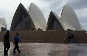 FALSE ALARM  Police officers patrol in front of the Sydney Opera House in Sydney on January 14, after it was cordoned off in a security scare sparked by “information on social media.” The area was declared safe after a 90-minute lockdown. AFP PHOTO