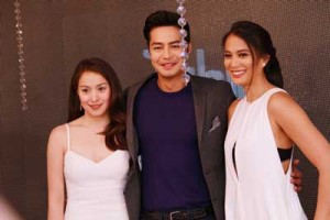 Isabelle Daza with co-actors Cristine Reyes and Zanjoe Marudo