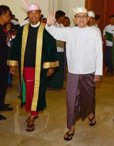 GRACEFUL EXIT  Speaker of the Union Parliament Shwe Man (L) looks on as Myanmar President Thein Sein (R) waves as he leaves parliament after giving his final farewell speech in Napyidaw on January 28. President Thein Sein hailed the “triumph “ of Myanmar’s transition of power before a handover to Aung San Suu Kyi’s prodemocracy movement. AFP PHOTO