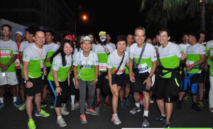  The Amway team (from left) Jonathan Lim, Amway Philippines sales manager; Adeline Law, Amway regional manager for nutrition; Amy dela Cruz, Amway executive diamond; Olive and Ernie Fernandez, Amway founders diamond and Leni Olmedo, Amway Philippines country manager, at last year’s run