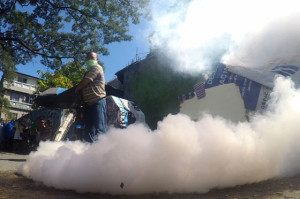 MOSQUITOES BE GONE! A man fumigates a neighborhood in Baclaran, Parañaque City, as part of the government’s campaign to eliminate mosquitoes amid the global spread of the Zika virus. PHOTO BY RUSSELL PALMA