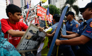 EDCA scuffle Members of militant groups fight policemen during a rally in front of the US Embassy in Manila to denounce the Enhanced Defense Cooperation Agreement. Photo by Czeasar Dancel 