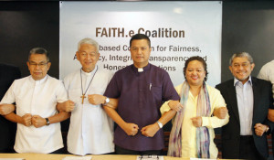 UNITY VS POLL FRAUD Religious leaders led by Auxiliary Bishop Broderick Pabillo and Bishop Ephraim Tendero link arms to show their unity in calling for credible elections during a press briefing in Quezon City. PHOTO BY MIKE DE JUAN 