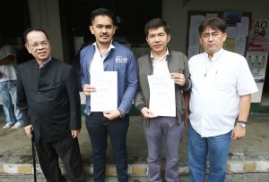 THEY KEEP COMING Former senator Francisco ‘Kit” Tatad, senatorial candidate Greco Belgica, Glenn Chong and Rizalito David present copies of the petition they filed asking the Supreme Court to compel the Commission on Elections to activate the paper trail feature of the automated election system as mandated by law. PHOTO BY RUSSEL PALMA 