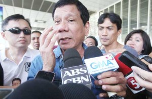 Homeward Bound Mayor Rodrigo Duterte talks to reporters at the Ninoy Aquino International Airport. Photo by Benjie Vergara