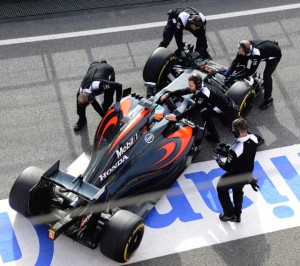 Mechanics work on the car of McLaren Honda’s Spanish driver Fernando Alonso in the pit at the Circuit de Catalunya in Barcelona, Spain on Wednesday. McLaren Honda Racing Director Eric Boullier said the new F1 qualifying rules will put more pressure on the whole team including drivers and mechanics. AFP PHOTO 