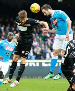 AERIAL FEAT Napoli’s Argentinian-French forward Gonzalo Higuain (right) heads the ball during the Italian Serie A football match SSC Napoli vs Carpi FC on Tuesday at the San Paolo stadium in Naples. AFP PHOTO