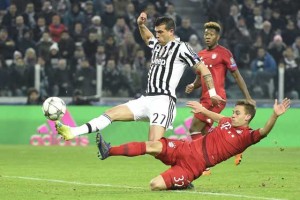 Juventus’ Italian midfielder Stefano Sturaro (left) kicks the ball to score next to Bayern Munich’s German midfielder Joshua Kimmich during the UEFA Champions League round of 16 first leg football match between Juventus and Bayern Munich at the Juventus Stadium in Turin on Wednesday. AFP PHOTO