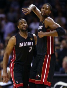 Chris Bosh No.1 of the Miami Heat celebrates with Dwyane Wade No.3 against the San Antonio Spurs during Game Two of the 2014 NBA Finals at the AT&T Center on June 8, 2014 in San Antonio, Texas. AFP PHOTO
