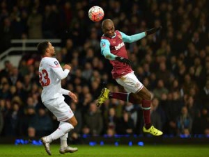 Liverpool’s English midfielder Jordon Ibe (left) vies with West Ham United’s Italian defender Angelo Ogbonna during the English FA Cup fourth round replay football match between West Ham United and Liverpool at The Boleyn Ground in Upton Park, east London, on Wednesday. AFP PHOTO