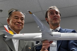 Philippine Airlines chairman Lucio Tan (L) and Airbus CEO Fabrice Bregier (R) after signing a purchase agreement for six Airbus A350-900 aircraft at the Singapore Airshow at the Changi exhibition center in Singapore on Wednesday. AFP PHOTO / ROSLAN RAHMAN