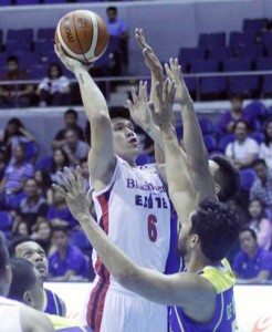 SNIPER OPTION  Carlo Lastimosa of Blackwater attempts to shoot the ball through the defense of Ranidel de Ocampo of Talk ‘N Text during the opening game of the 2016 PBA Commissioner’s Cup at the Smart Araneta Coliseum on Wednesday. PHOTO BY MIKE DE JUAN