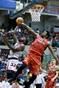 Mahindra import Augustus Gilchrist No.0, blocks a shot by San Miguel Beer import Tyler Wilkerson No.32, during an elimination round game of the PBA Season 41 Commissioner’s Cup at the Alonte Gym in Biñan, Laguna on Saturday. CONTRIBUTED PHOTO