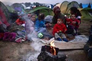 STRANDED Refugees warm-up by a fire at a makeshift camp along the Greek-Macedonian border near the village of Idomeni on Feb. 28. More than 6,000 people were trapped at the Idomeni camp after four Balkan countries announced a daily cap on migrant arrivals. Slovenia and Croatia, both EU members, and Serbia and Macedonia said they would restrict the number of daily arrivals to 580 per day. AFP PHOTO