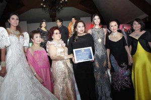 Rose Lazaro, FCCP president Nene Pe, Nelia Sarcol, event chairman Nonie Basilio, and Mila Imson with the models