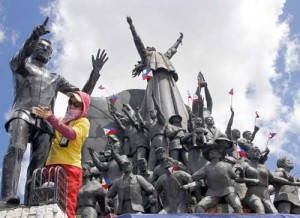 MONUMENT OF PEACE  A worker cleans statues at the EDSA Monument, the site of the bloodless people power revolution in 1986. The country will mark the peaceful revolt on Thursday. PHOTO BY MIKE DE JUAN