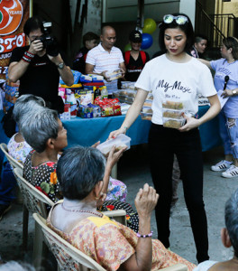  GMA singer-actress Glaiza de Castro extended her loving arms to the patients of Emmaus House of Apostolate 