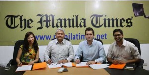 (From left) The Manila Times Chief Operating Officer Blanca Calilung Mercado and President Dante Ang 2nd ink a partnership with MoneyMax.ph’s Moritz Gastl and Rahul Maira  Photo by Rene H. Dilan 