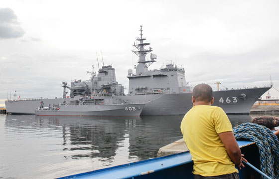 The Japanese Navy’s Minesweeper Division 51 docks at South Harbor in Manila. The vessel is on a goodwill visit to the Philippines. PHOTO BY CZEASAR DANCEL 