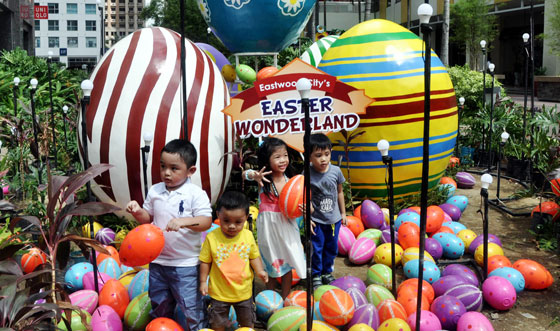 Children play amid dozens of giant eggs at a mall in Quezon city. egg hunts will be among the highlights of the celebration of Easter Sunday, which marks the end of lent. Photo By Mike DE Juan 