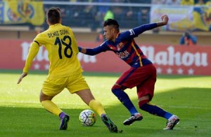 Villarreal’s defender Denis Suarez (left) vies with Barcelona’s Brazilian forward Neymar during the Spanish league football match Villarreal CF vs FC Barcelona at El Madrigal stadium in Vila-real on Monday AFP PHOTO