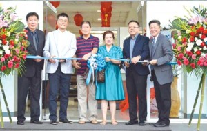 Posing during the Suzuki Auto Pulilan opening are (from left) ETNA Motors dealer principal Hector Chua, Suzuki PH GM for Automobiles Shuzo Hoshikura, land owners Danilo Santos and Victoria Eufrocina Santos, Suzuki PH GM Norminio Mojica and ETNA Motors Inc. president Anthony Cheng.