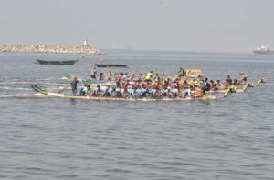 Filipino dragonboat rowers display their prowess during a race. CONTRIBUTED PHOTO