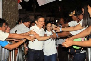 Heart joins husband Sen. Chiz Escudero on the campaign trail