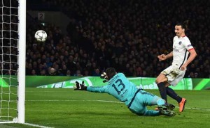 Paris Saint-Germain’s Swedish forward Zlatan Ibrahimovic (right) slots the ball past Chelsea’s Belgian goalkeeper Thibaut Courtois (left) to score his team’s second goal during the UEFA Champions League round of 16 second leg football match between Chelsea and Paris Saint-Germain (PSG) at Stamford Bridge in London on Thursday. AFP PHOTO