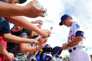 Chase Utley No,26 of the Los Angeles Dodgers signs autographs for fans prior to the spring training game against the Arizona Diamondbacks at Camelback Ranch on March 5, 2016 in Glendale, Arizona. AFP PHOTO