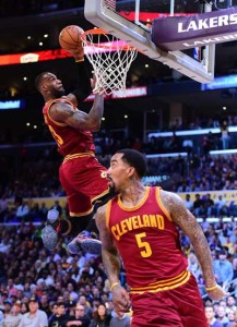 LeBron James No.23 of the Cleveland Cavaliers scores on a pass from J.R. Smith No.5. AFP PHOTO