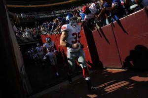 New York Giants safety Tyler Sash died in September 2015 from an accidental overdose of pain medication he had been taking for a chronic shoulder injury, but new research reveals he suffered brain damage before his death. AFP FILE PHOTO