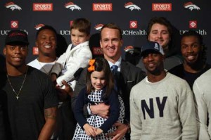 Quarterback Peyton Manning (center) poses with his daughter Mosley, his son Marshall, and former Denver Broncos teammates including Brandon Marshall, Demaryius Thomas, Ty Sambrailo, Emmanuel Sanders, and David Bruton after announcing his retirement from the NFL at the UCHealth Training Center on Tuesday in Englewood, Colorado. AFP PHOTO