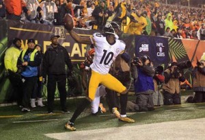 Pittsburgh Steelers wide receiver Martavis Bryant, pictured on January 9, 2016, is slapped with a one-year suspension for violating the league’s substance abuse policy. AFP FILE PHOTO