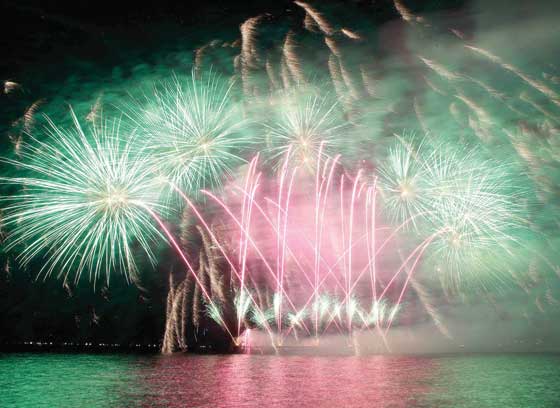 The fireworks display of Team Canada lights up the sky during the International Pyromusical Conpetition held in Pasay City. Eleven countries are participating in the event that will end on March 19. PHOTO BY CZEASAR DANCEL