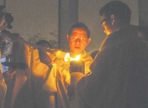 THE LIGHT OF CHRIST Archbishop Luis Antonio Cardinal Tagle lights the Paschal candle at the Manila Cathedral. PHOTO BY DJ DIOSINA