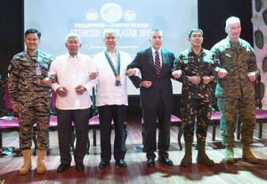 SHOULDER TO SHOULDER  Officials link arms during the Balikatan opening ceremonies. From left are Vice Admiral Alexander Lopez, Foreign Undersecretary Evan Garcia, Defense Secretary Voltaire Gazmin, US Ambassador Philip Goldberg, Armed Forces chief Gregorio Pio Catapang, and Brig. Gen. Christopher J. Mahoney, US Exercise Deputy Director. AFP PHOTO 